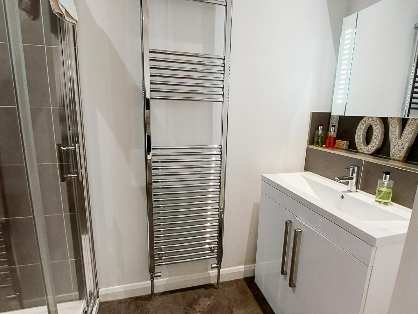 Meadow View Apartment *